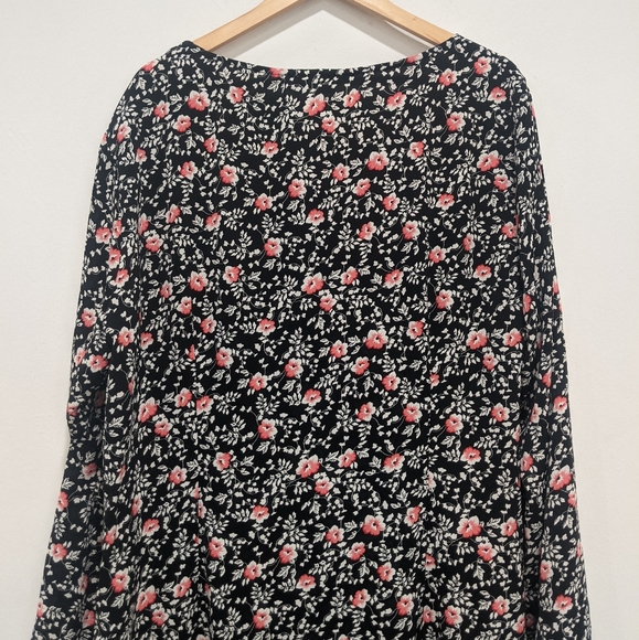 PrettyLittleThing Plus Black Floral Print Cupped Split Detail Midi Dress - Picture 9 of 14